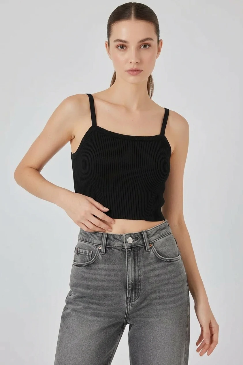 Kadın Kare Yaka Crop Askılı Siyah Bluz
