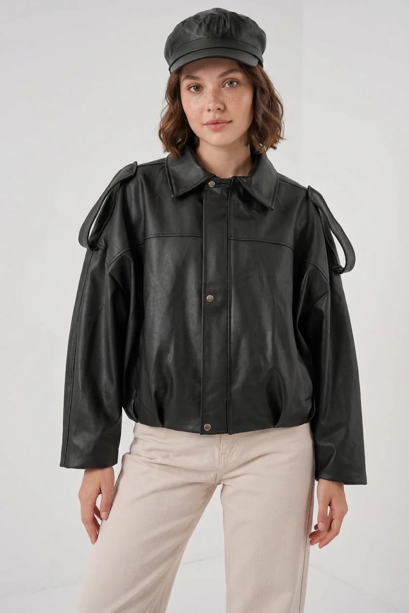 Kadın Klasik Yaka Oversize Kesim Omuz Detaylı Siyah Ceket