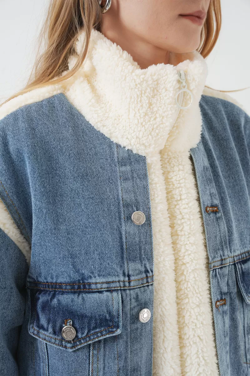 Kadın Yüksek Yaka Denim Peluş Yırtık Detaylı Pamuklu Lacivert Mont