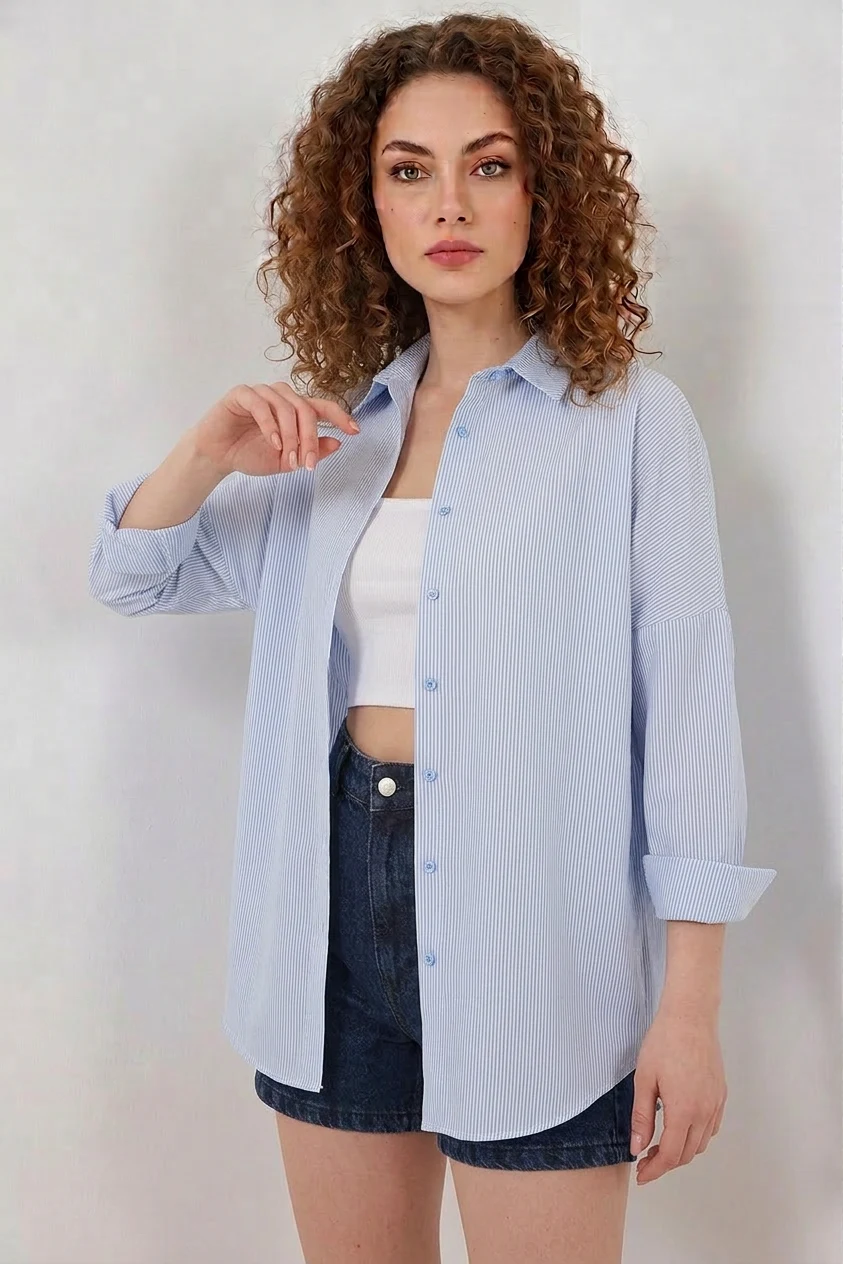 Kadın Oversize Çizgili Pamuklu Açık Mavi Gömlek