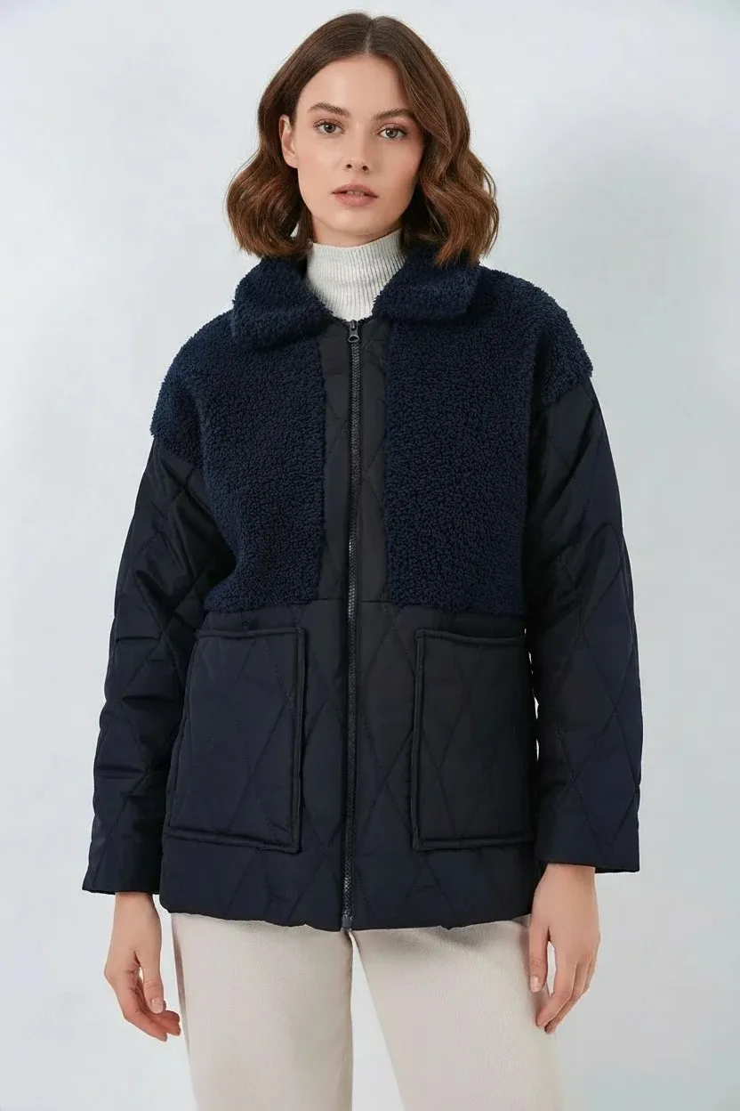 Kadın Yüksek Yaka Kapitone Peluş Detaylı Oversize Lacivert Mont