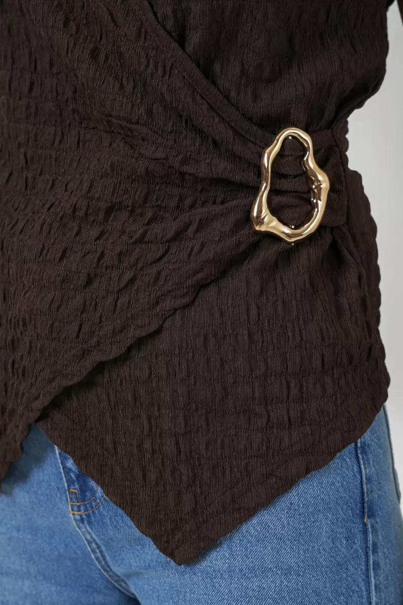 Kadın V Yaka Sıfır Kol Drape Detaylı Metal Toka Kahverengi Bluz